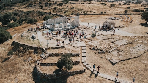 Naxos Island: Highlight Bus Tour with Swim Stop at Apollonas