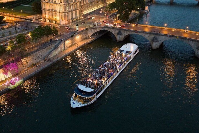 Paris Gourmet Dinner Seine River Cruise with Singer and DJ Set