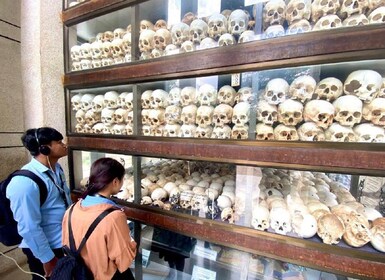 Phnom Penh: Killing Fields and Prison S21 Bus Tour