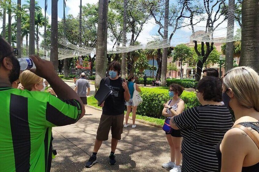 Stop at Praça da Liberdade, to tell remarkable stories and myths of the capital of Minas Gerais and its writers.