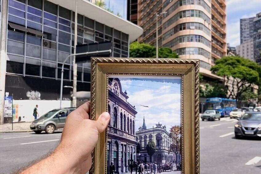 Stop on Avenida Afonso Pena, in front of Parque Municipal and where the most important bar in Belo Horizonte was in the 1920s.