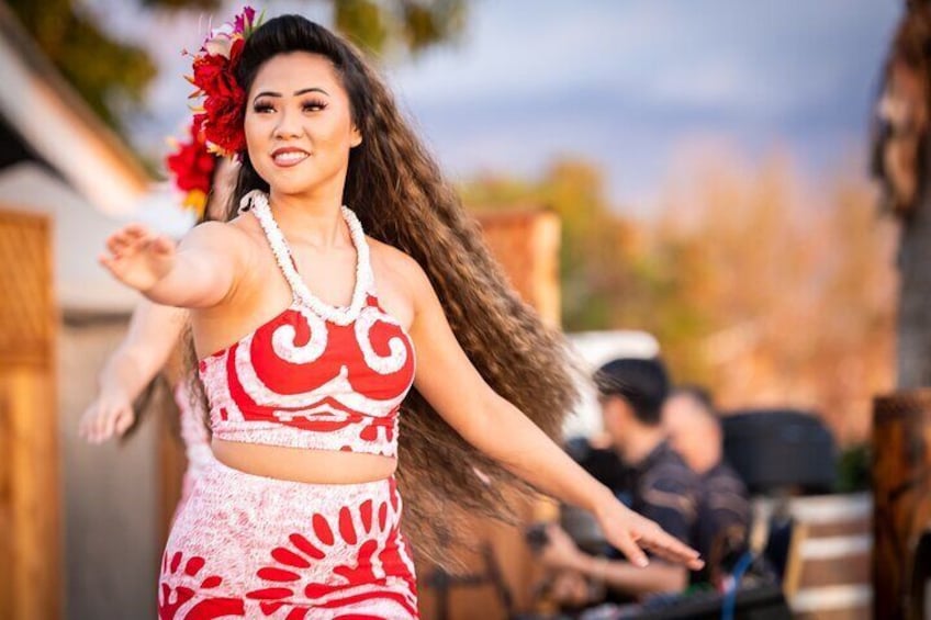 Maui Sunset Luau with Drinks and Hawaiian Buffet