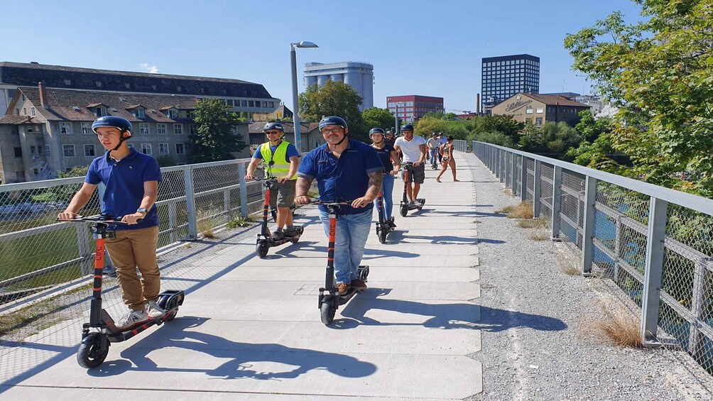 Zurich: 2-Hour City E-Scooter Tour