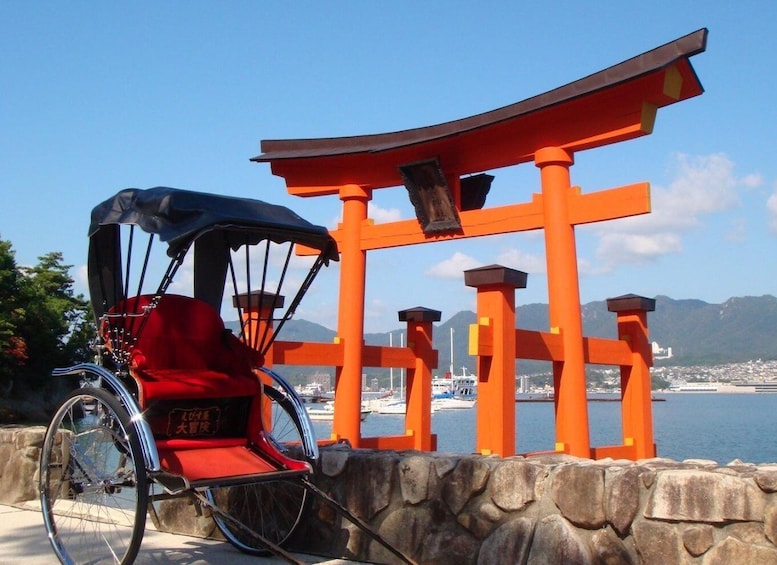 Miyajima: Private Rickshaw Tour to Itsukushima Shrine