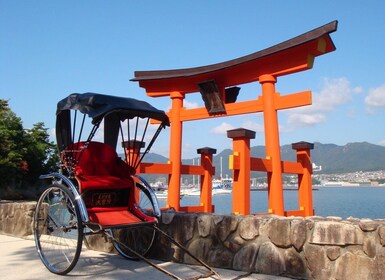 Miyajima: Private Rikscha-Tour zum Itsukushima-Schrein