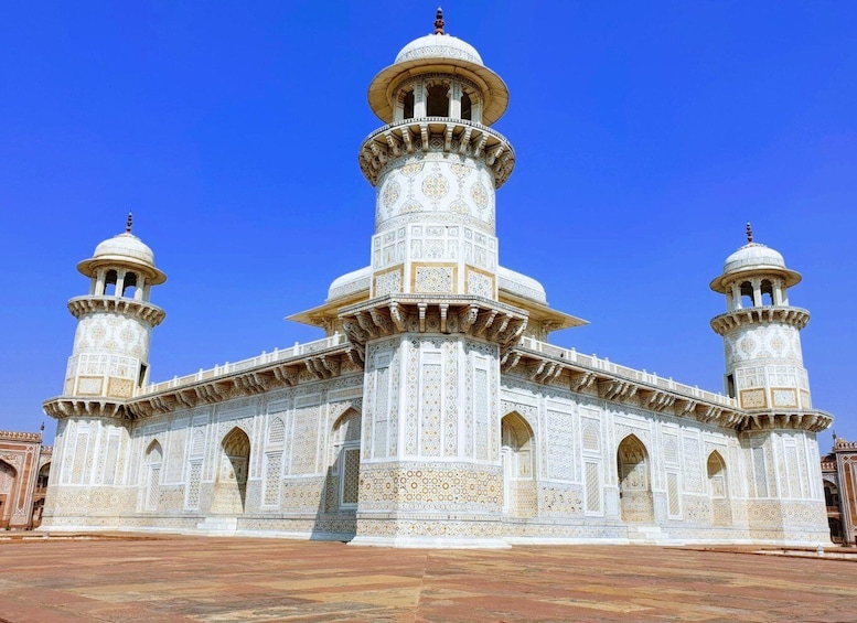 From Delhi: Private 2-Day Taj Mahal & Agra Tour