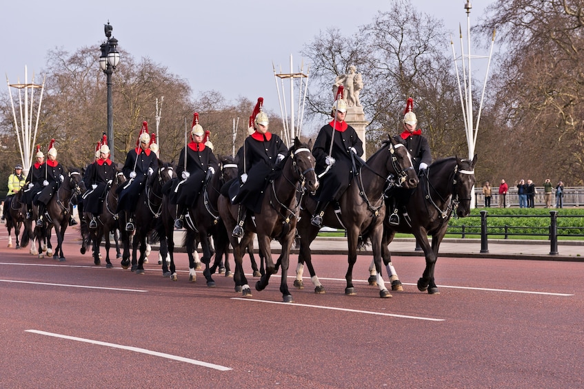 Royal Changing of the Guard Experience by Buckingham Palace