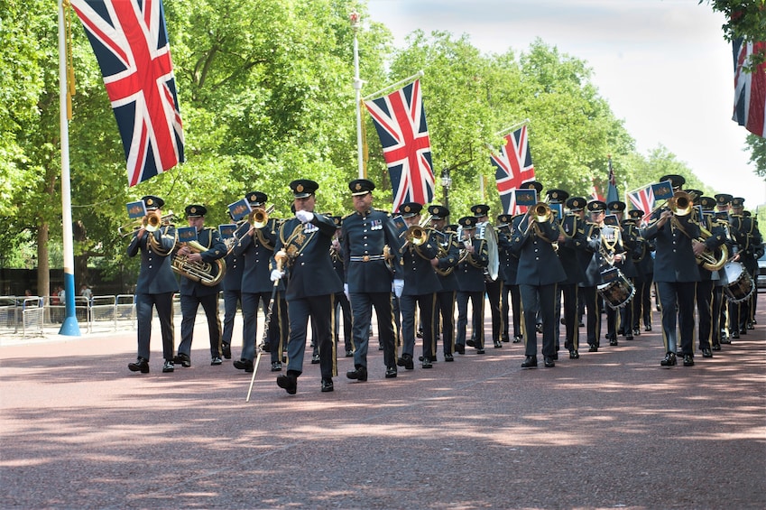 The Changing of the Guard Walking Tour