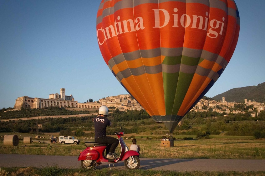 Picture 2 for Activity Assisi: Hot Air Balloon Ride with Breakfast & Wine Tasting