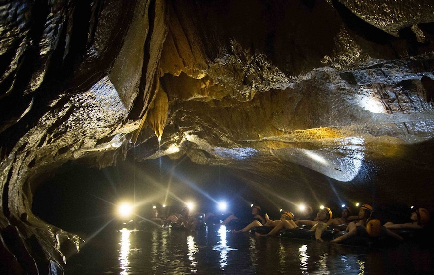 Vang Vieng: Tham Nangfar and Tham Nam Day Tour with Kayaking