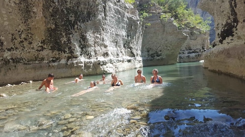 Berat: Osum Canyon en Bogove Waterval Tour