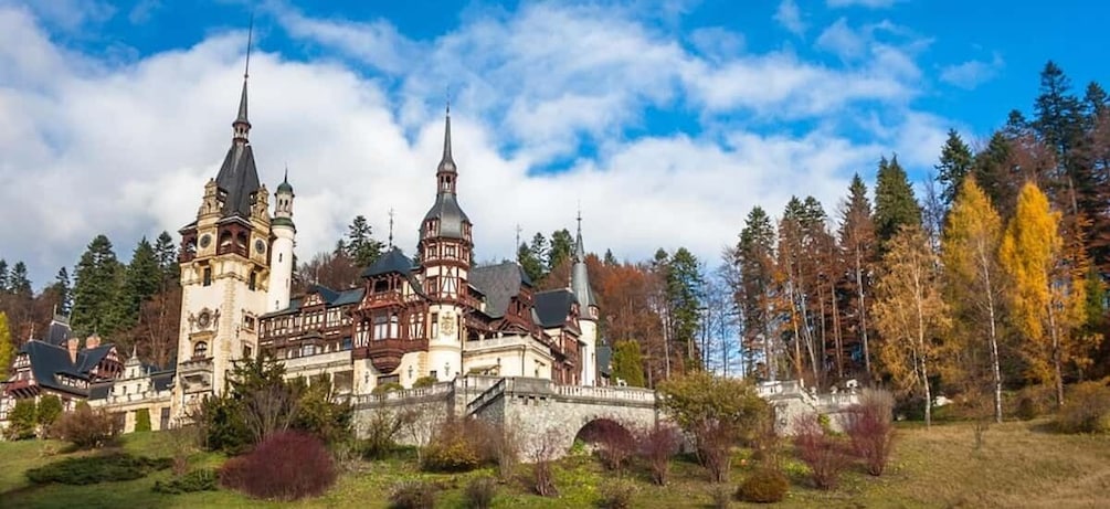 Bucharest: Dracula's Castle, Peleș Castle & Brașov Day Trip