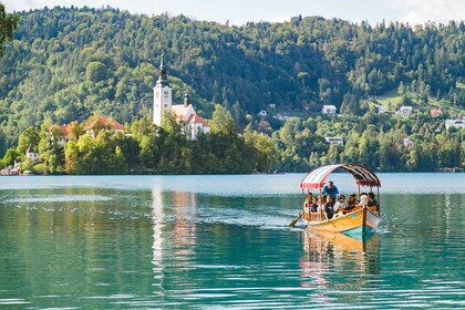 Ljubljanasta: Bled-järven ja Bledin linnan kiertoajelu