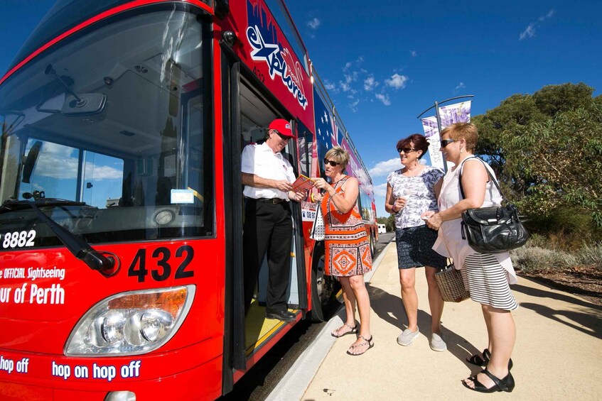 Perth: Hop-on Hop-off Sightseeing Bus Ticket