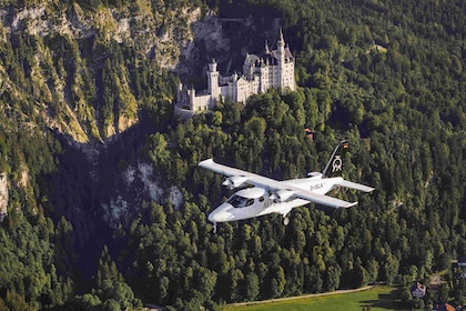 Múnich: Rundflug München, Seen, Schlösser, Alpen abAugsburg