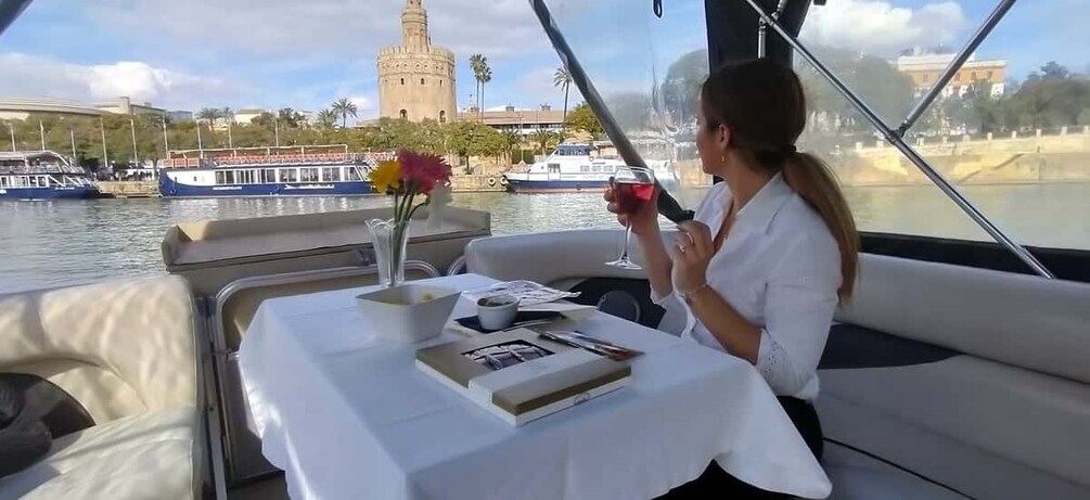 Seville: Exclusive River Boat Tour with Tapas