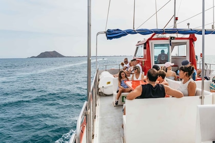 Depuis Corralejo : Transfert aller-retour en ferry vers l'île de Lobos