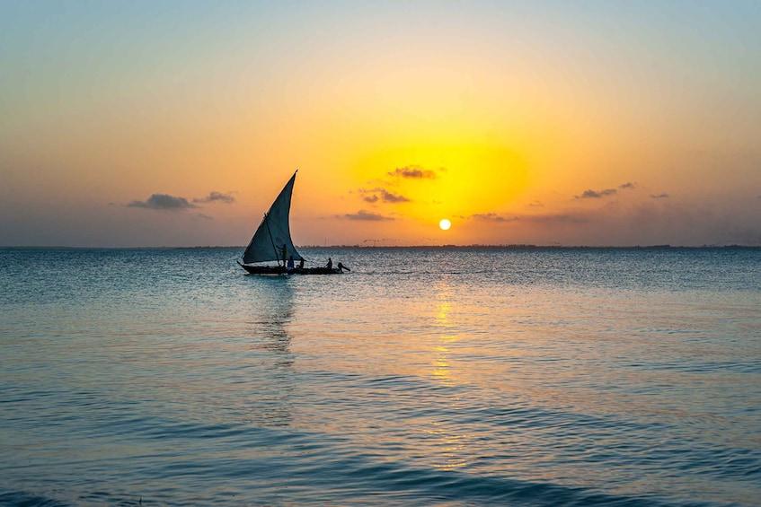 Zanzibar City: Sunset Sailing Tour with Snacks and Drinks