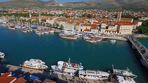 Von Trogir: Ganztägiger Inselausflug