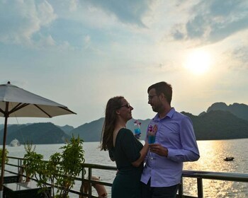 From Hanoi: 2-Day Halong Bay Cruise with Meals