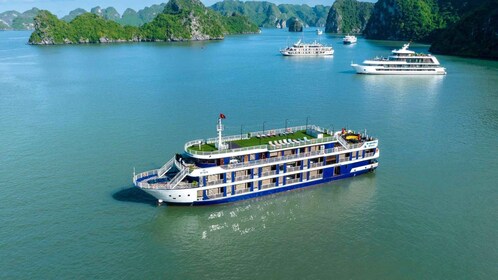 From Hanoi: 2-Day Halong Bay Cruise with Meals