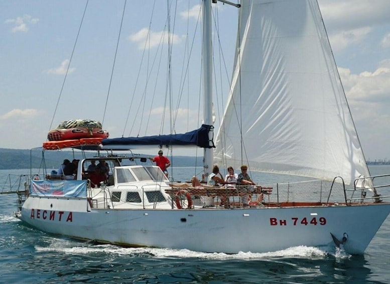 Varna: 3-Hour Black Sea Cruise With Lunch and Drinks