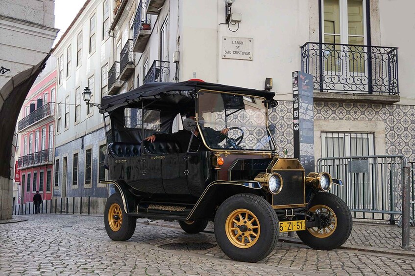 Picture 7 for Activity Lisbon: Vintage vehicle replica Romantic Private Tour