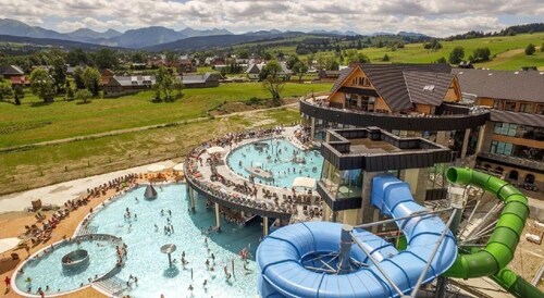 Relájese en el complejo de piscinas termales de Chocholow, cerca de Zakopan...