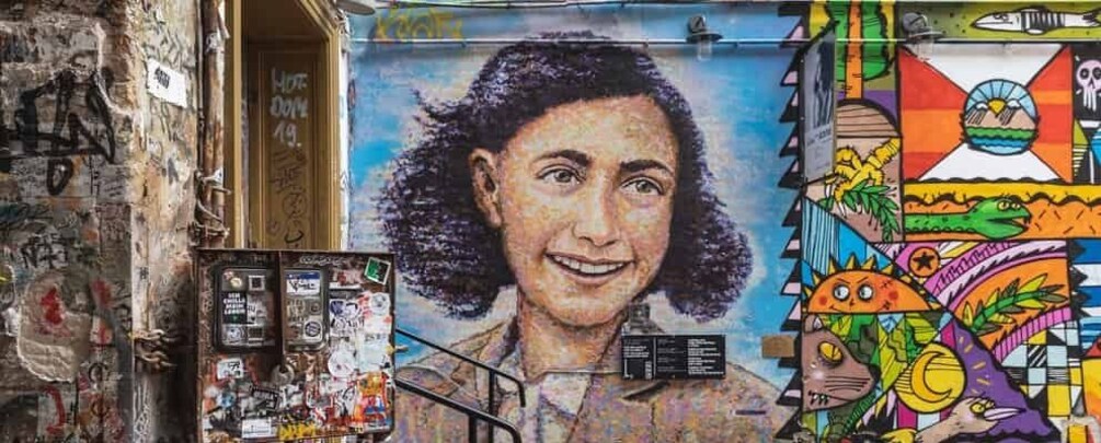 Picture 3 for Activity Berlin: Hidden Backyards Guided Walking Tour