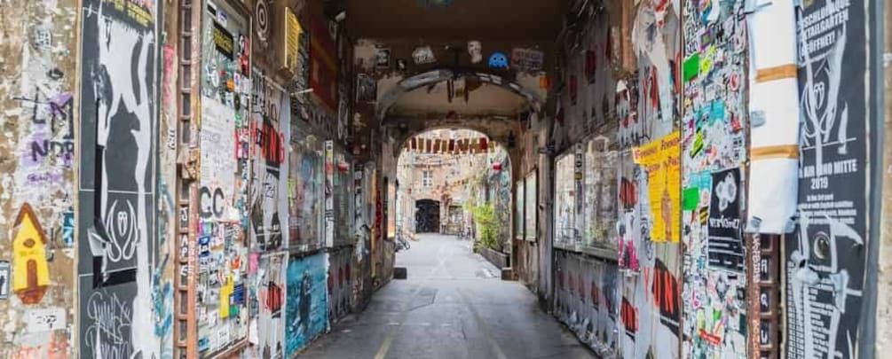 Berlin: Hidden Backyards Guided Walking Tour