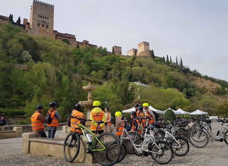 Granada: Electric Bike Rental for 4 or 8 Hours