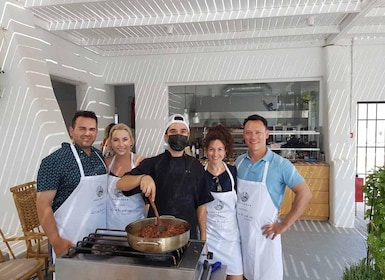 Santorini: clase de cocina privada y tour de degustación de vinos