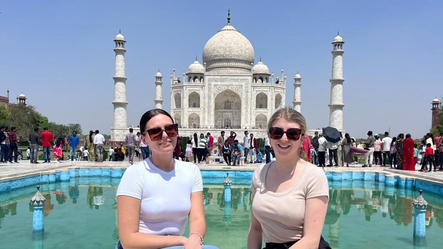 From Delhi: Taj Mahal Sunrise & Agra Day Tour with Transfers
