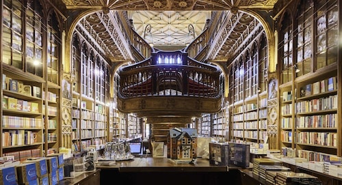 Porto : visite de la ville à pied (3 heures) et visite de la librairie Lell...