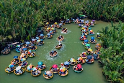 Promenade en bateau-panier à Ba Tran et repas vietnamiens