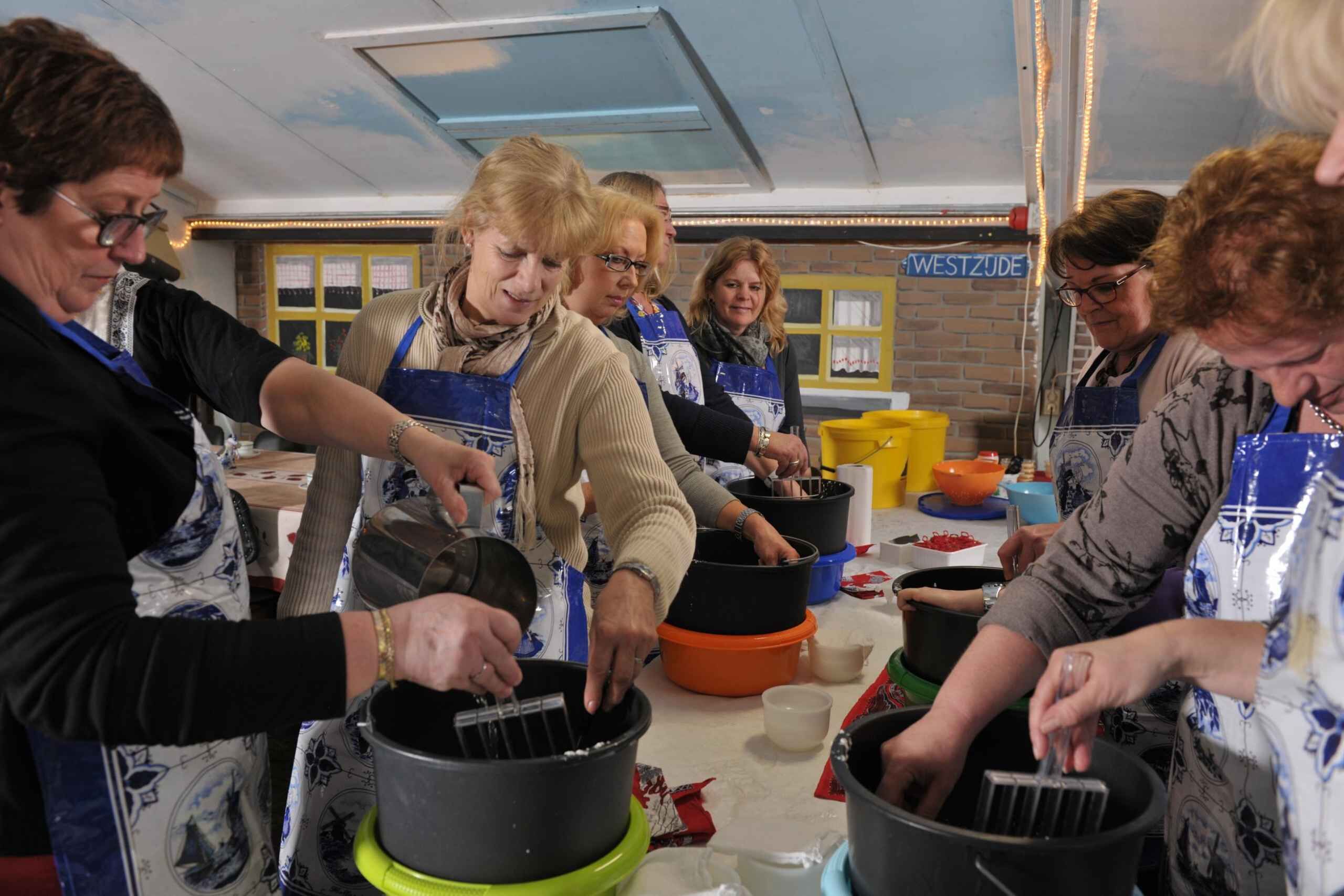 Volendam: 2.5-Hour Cheesemaking Workshop & Clog Making Tour