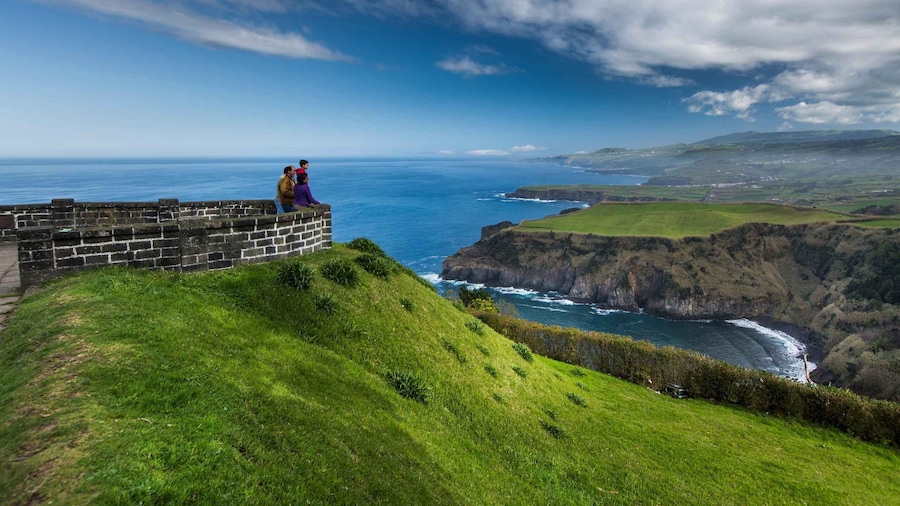 São Miguel East: Full-Day Van Tour with Lunch