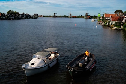 Zaanse Schans Windmills: Private Cruise with Food and Drinks
