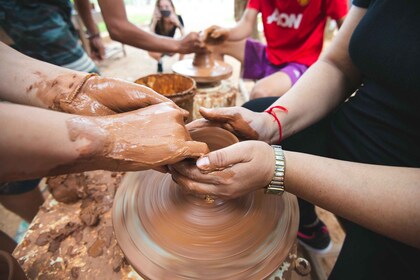 Luang Prabang: Pottery Workshop & Wat Chomphet cycling Tour