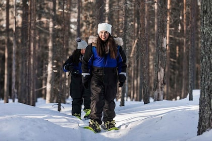 Rovaniemi: viaje en raquetas de nieve por la naturaleza invernal