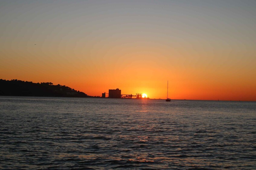 Picture 14 for Activity Lisbon: Sunset Cruise