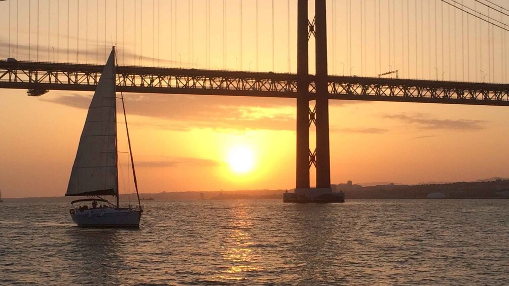 Picture 4 for Activity Lisbon: Sunset Cruise