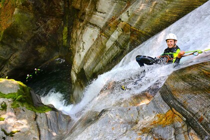 Val Verzasca : 4 heures de canyoning à Corippo