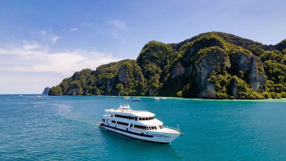 Picture 14 for Activity To/From Phuket: One-Way Express Phi Phi Ferry Transfer