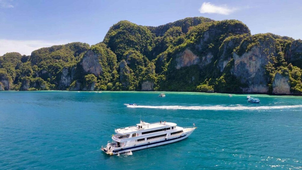 Picture 1 for Activity To/From Phuket: One-Way Express Phi Phi Ferry Transfer