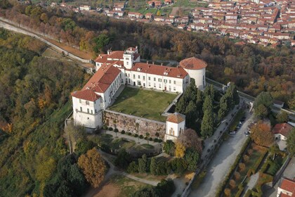 Caravino: Entrada al Castillo de Masino