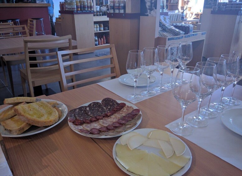 Picture 2 for Activity Girona: Local Wineries Tour with Breakfast and Wine Tasting