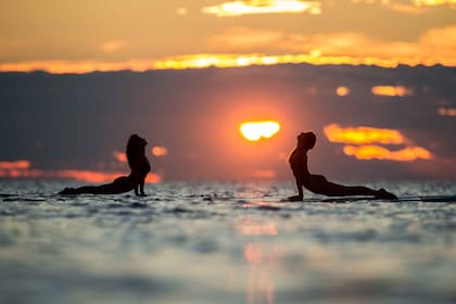 SUP Yoga di Teluk Stoja yang menakjubkan: Keseimbangan, Napas & Terhubung
