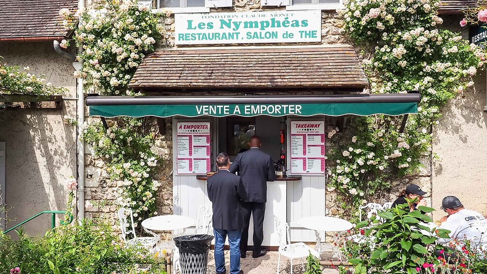 Picture 7 for Activity Giverny: Monet's House and Gardens Guided Tour