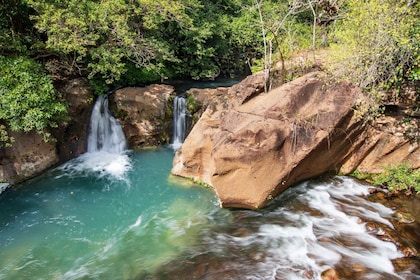 Guachipelin: Eintägige Expedition zu den Wasserfällen und Mittagsbuffet